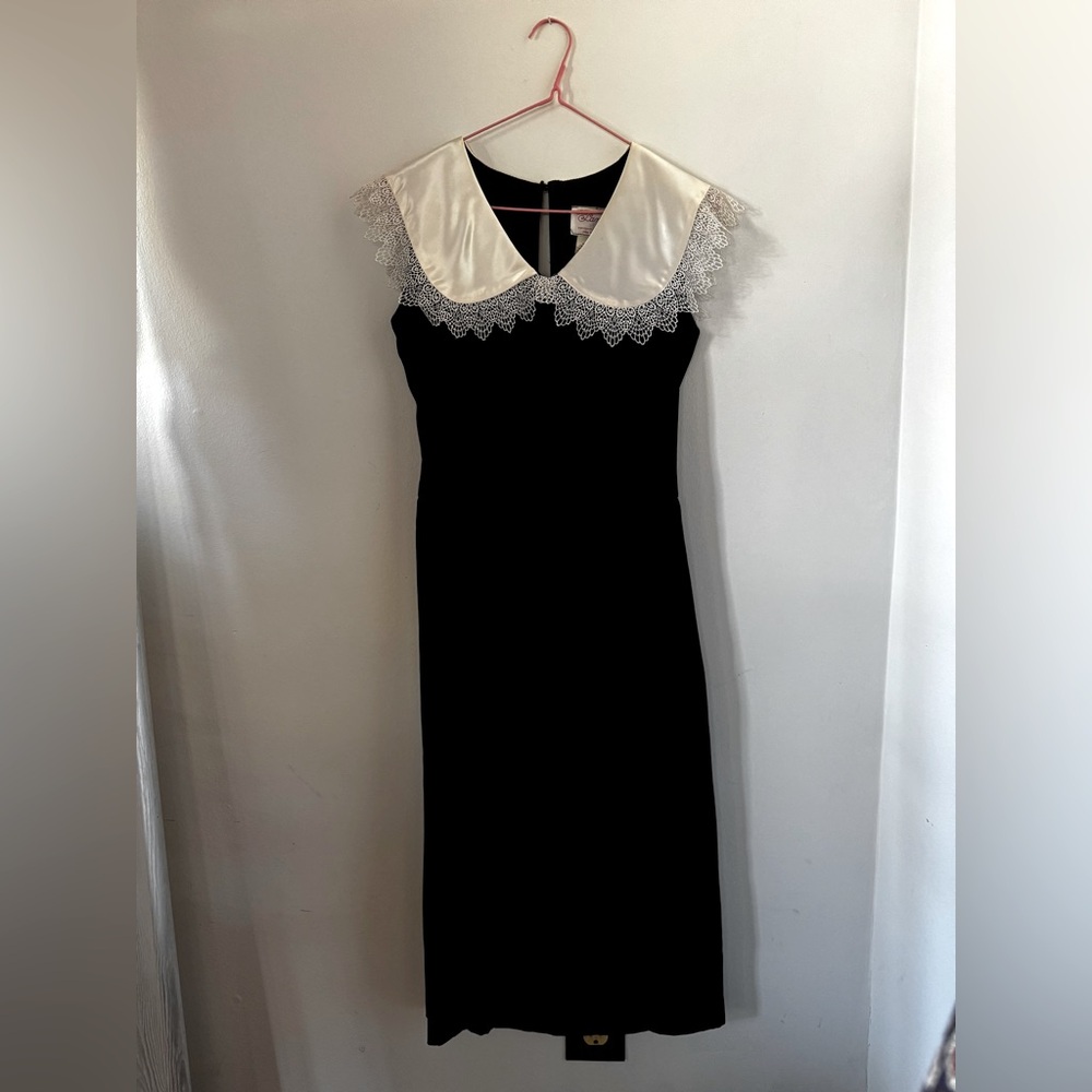 Retro Audrey Hepburn Breakfast at Tiffany’s velvet cocktail dress - Picture 4 of 6
